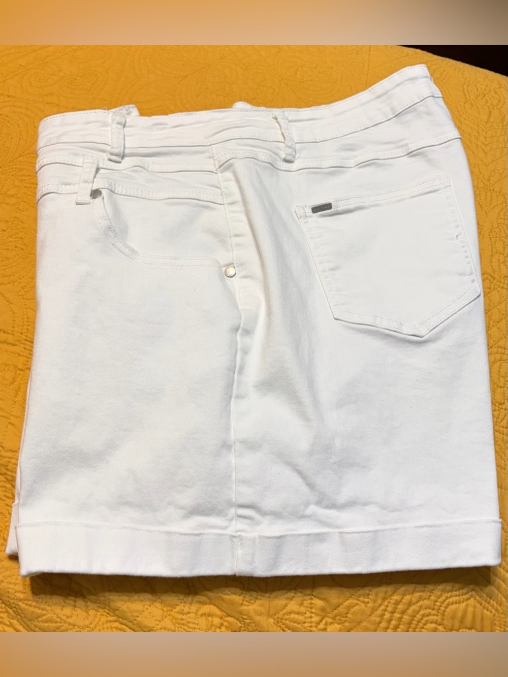 City Chic White High-Waist Triple-Button Women’s Shorts